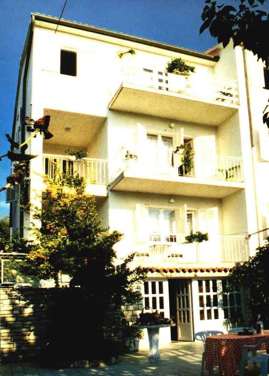 Apartments Toni Banjol Buitenkant foto